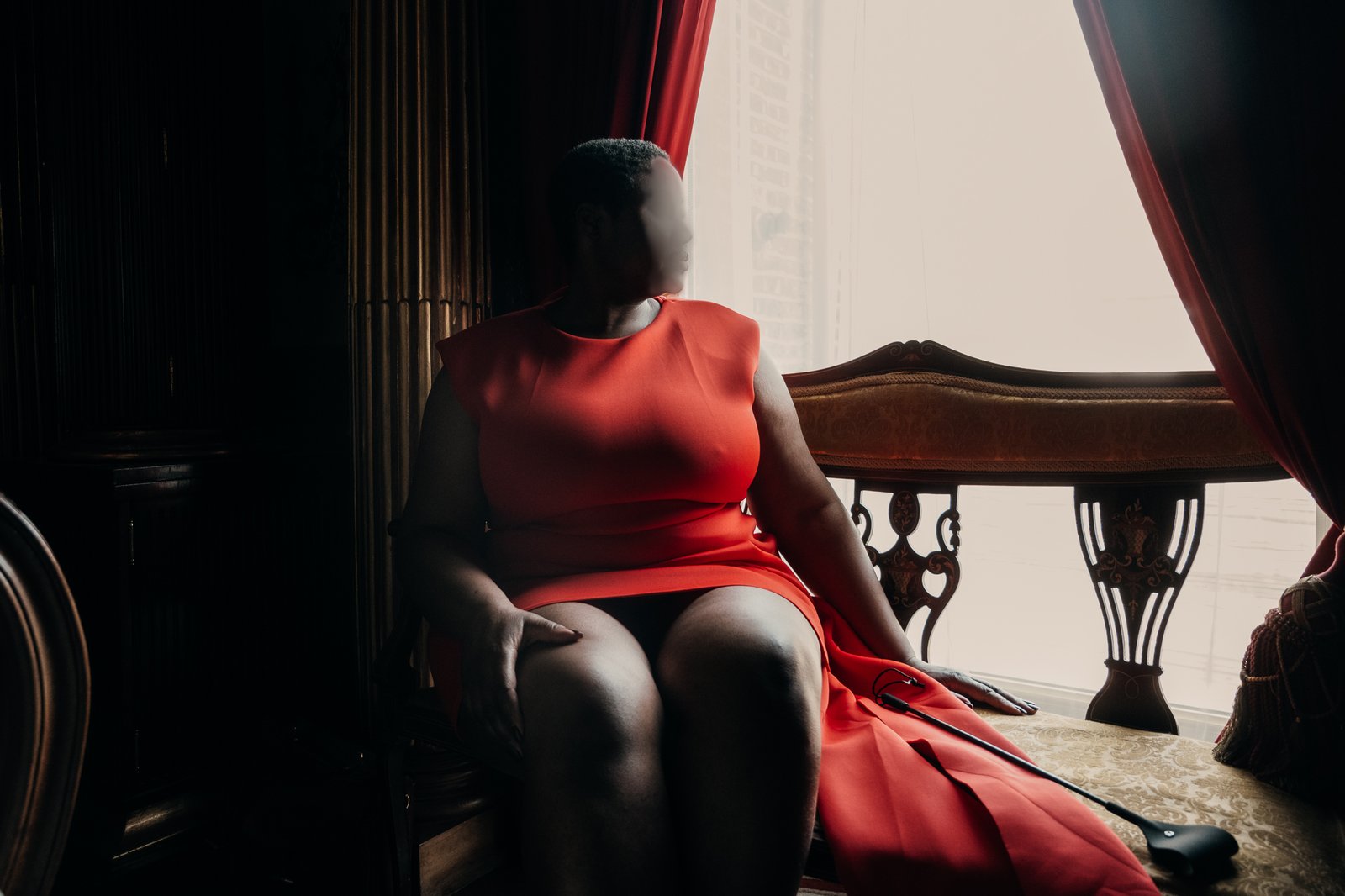 Sable Gold, Black British Luxembourg escort in hotel suite